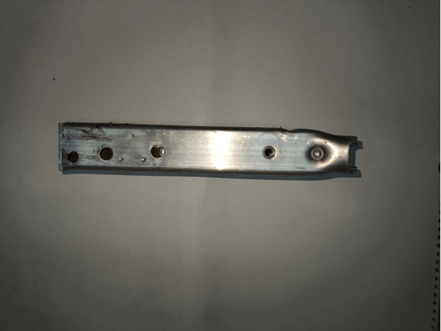 Кронштейн усилителя переднего бампера 51117301587 BMW