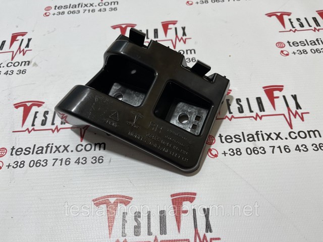 149403900D Tesla Суппорт (кронштейн) крепления заднего фонаря правый