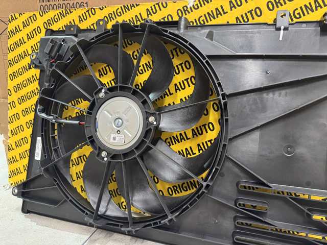 PXNS15025 Mazda Диффузор радиатора охлаждения в сборе с мотором
