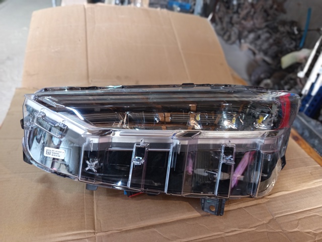 LJ8B13E015 Ford Фара