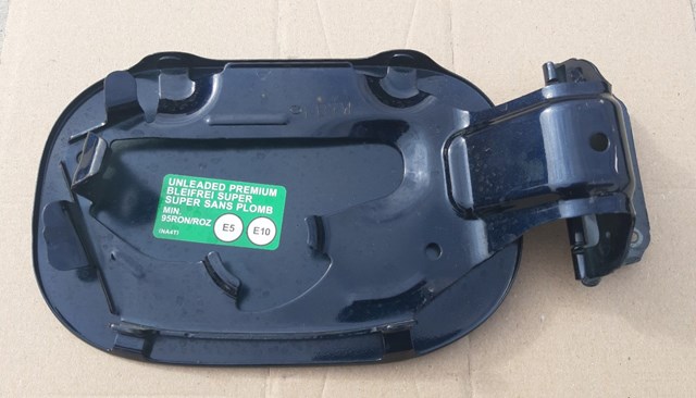 Купить KB7W42410 Mazda Лючок б/бака