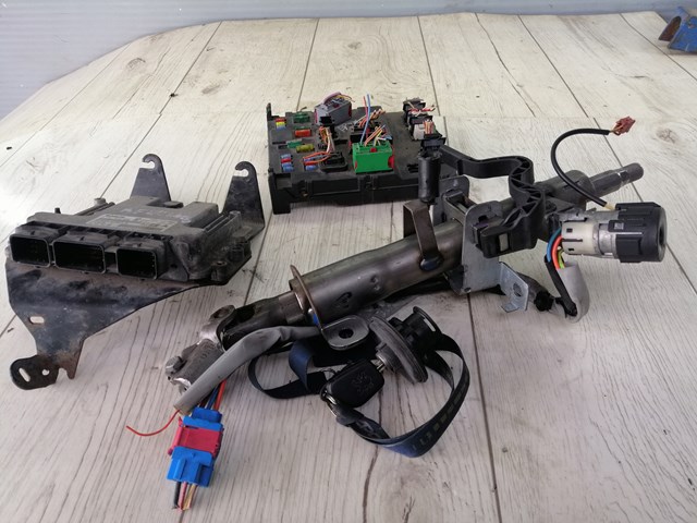 Блок управления двигателем 0281012620 Bosch
