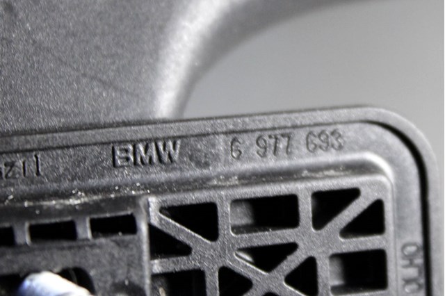  BMW 6977691
