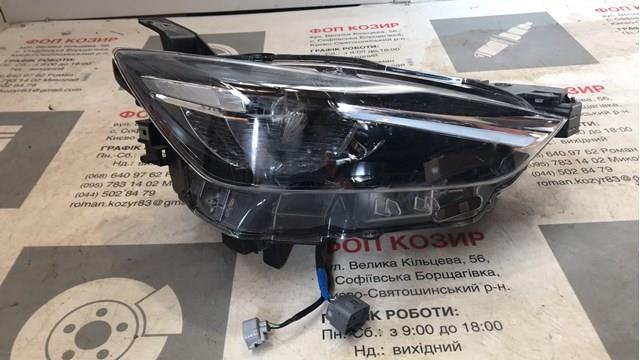 Фара правая Mazda D10E51030