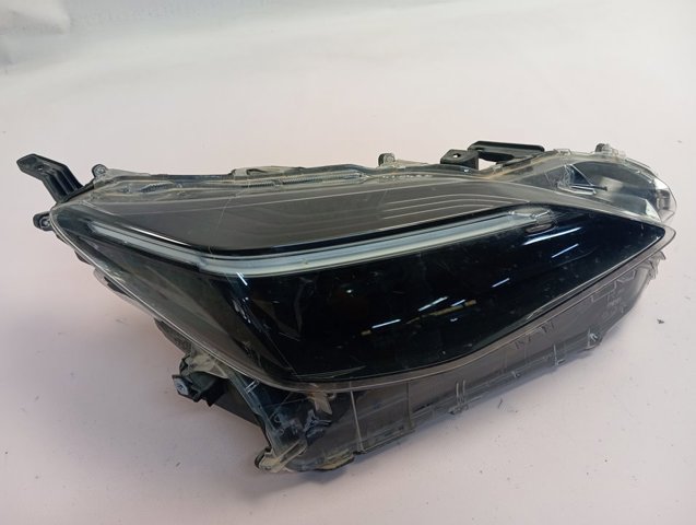 811300DP30 Toyota Фара передняя правая