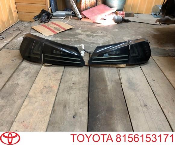 Задний левый внешний фонарь Toyota 8156153171