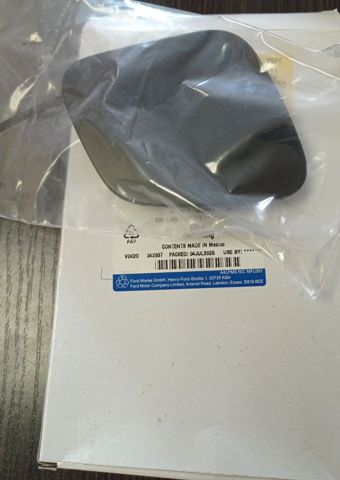 2541007 Ford Передняя заглушка бампера буксировочного крюка
