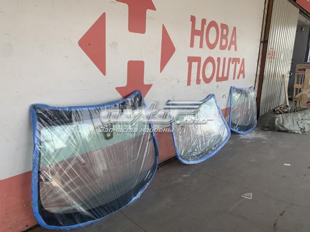 Лобовое стекло на Toyota Auris E18