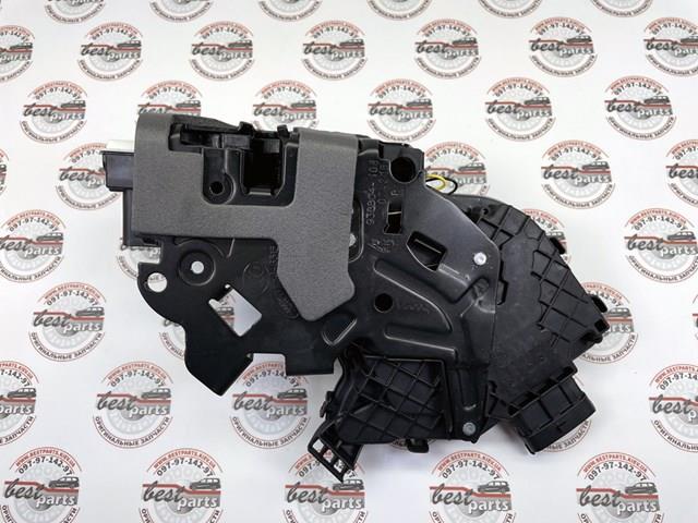 Замок двери задней правой LR063628 Land Rover