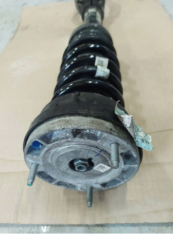 LR090615 Land Rover Стойка передняя