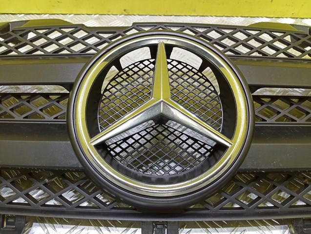 9068800285 Mercedes Решетка радиатора