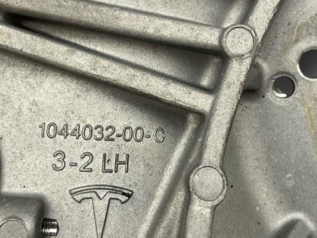 Стакан-амортизатора Tesla 104403200C
