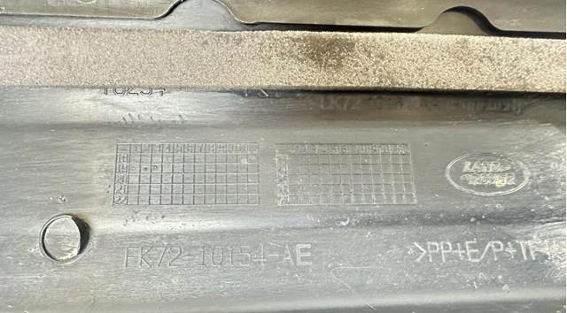 LR128586 Land Rover Накладка наружняя (молдинг) порога, правый