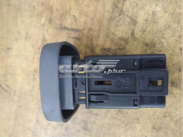 Купить 8200090307 Renault (RVI) Кнопка включения аварийной сигнализации