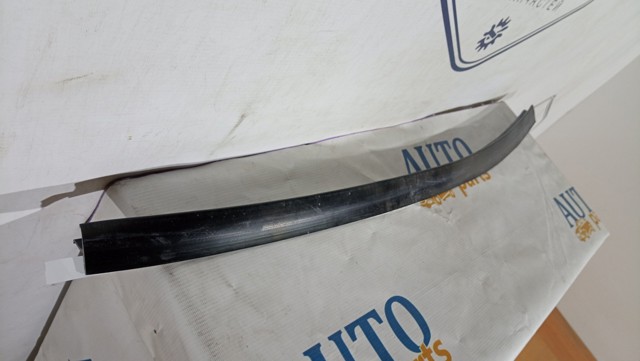 32260538 Volvo Уплотнение решётки радиатора