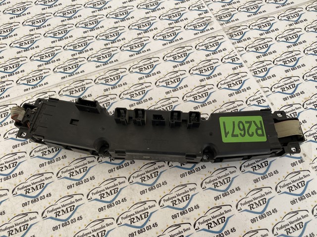 Блок кнопок центральной консоли Mercedes A2208214358