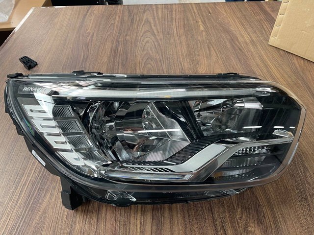 Фара правая Renault (RVI) 260105660R