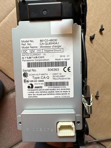 861C048030 Toyota Станция для беспроводной зарядки