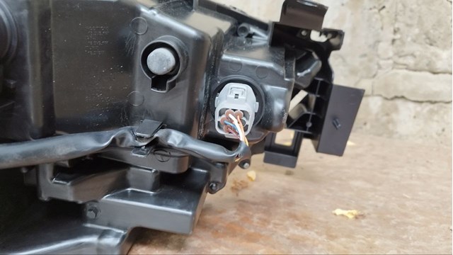 Купить KPF351040 Mazda Фара левая передняя