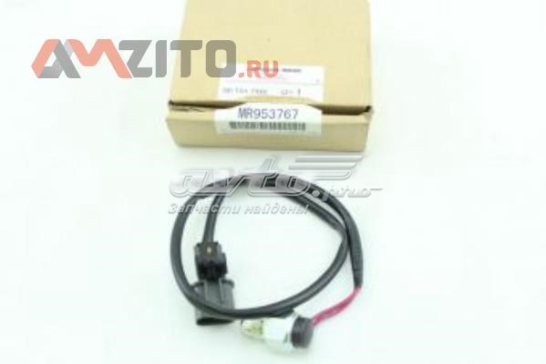 Датчик подключения переднего моста MR953767 Mitsubishi