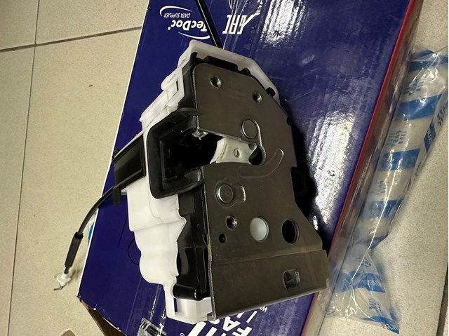 Замок передней пассажирской двери Fiat/Alfa/Lancia 51969787