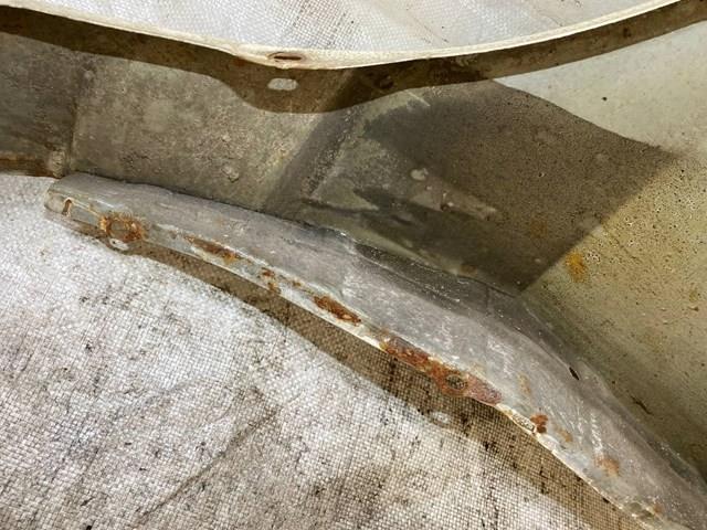 Переднее правое крыло на Volvo 340/360  343, 345