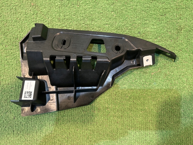 Направляющая заднего бампера левая 9J1807405 Porsche