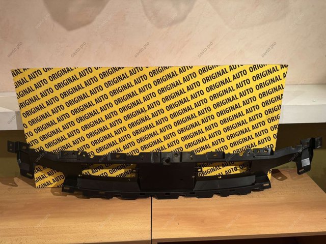 KBB350718A Mazda Кронштейн решетки радиатора