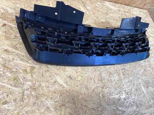 LR127710 Land Rover Решетка радиатора
