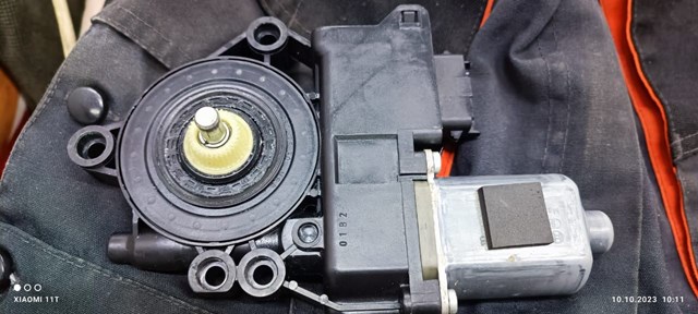 824501U000 Hyundai/Kia Привод электростеклоподъемника передний