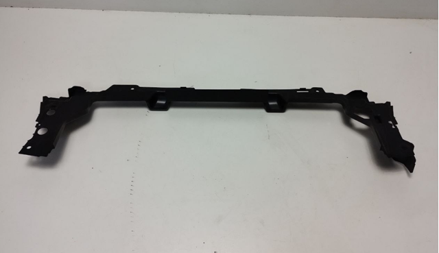 Дефлектор радиатора верхний Land Rover LR098605