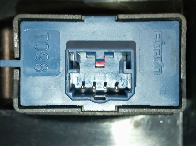 735498675 Fiat/Alfa/Lancia Кнопка подъемника переднего правого стекла