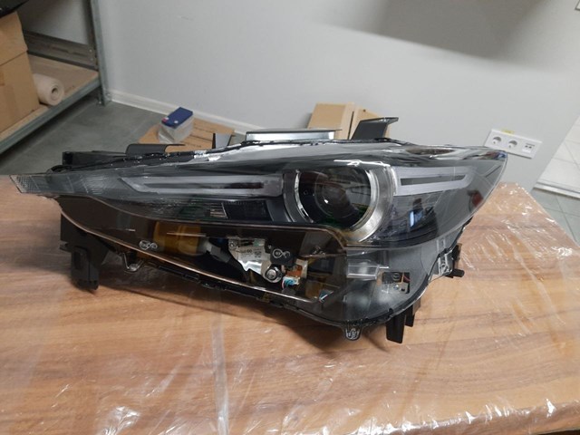 Левая фара KB8P51041H Mazda