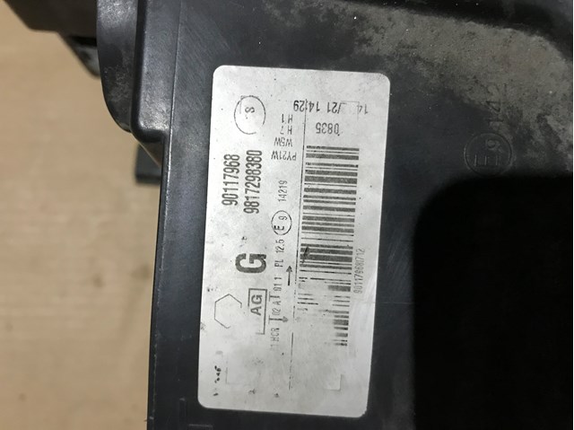 Левая фара 9817298380 Peugeot/Citroen