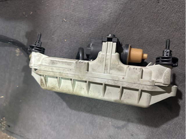 Бачок/демпфер вакуумной системы двигателя Volvo 31330458