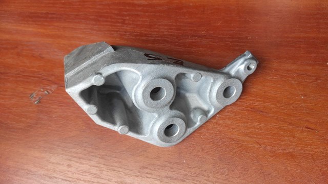 Coxim (suporte) dianteiro de motor para Toyota Rav4  A5, H5