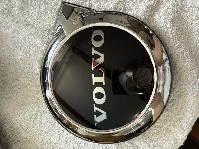 Купить 32337964 Volvo Эмблема решетки радиатора