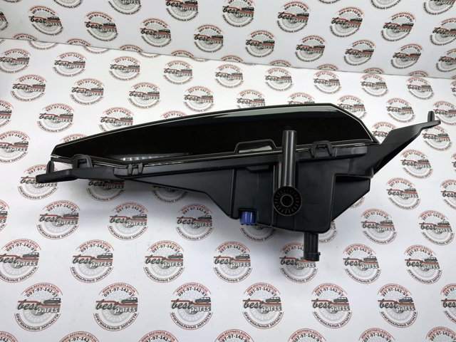Фара противотуманная левая LR136873 Land Rover