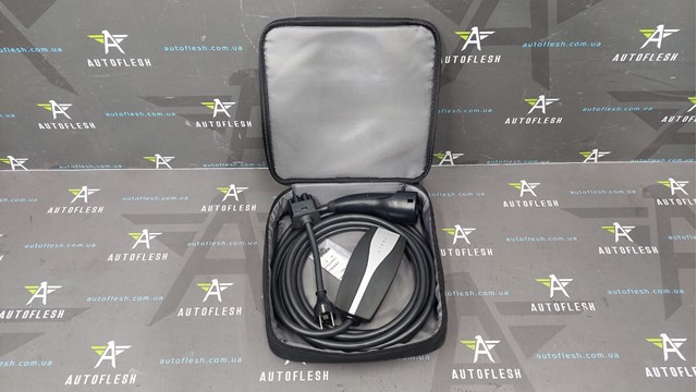 147906800C Tesla Кабель для зарядки электромобиля