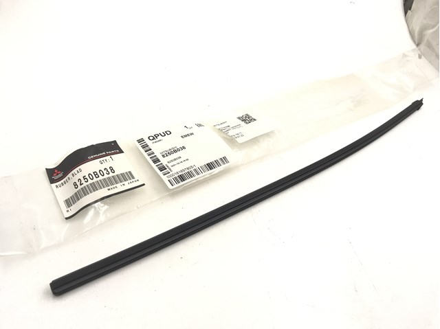 Резинка щетки стеклоочистителя пассажирская MITSUBISHI 8250B038