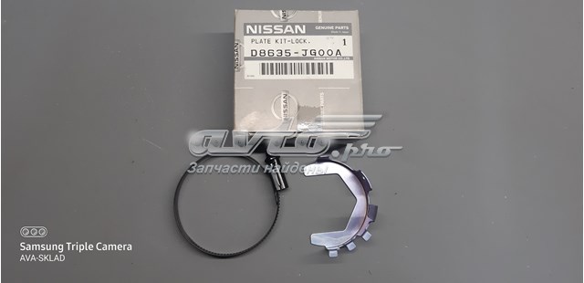 D8635JG00A Nissan braçadeira de fixação da cremalheira da direção