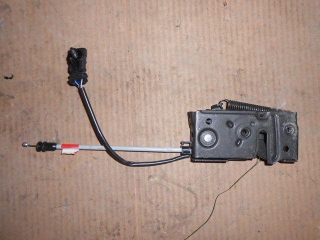 32318456 Volvo Замок капота левый