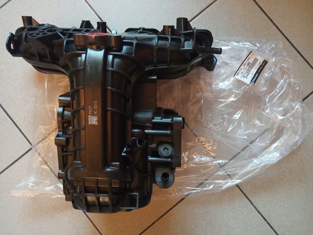 PX0413100A Mazda Коллектор впускной