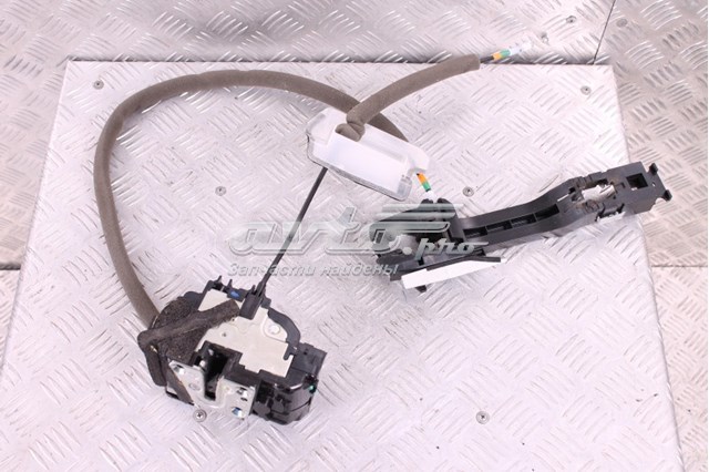 Замок передней левой двери Nissan/Infiniti 805015NA0A