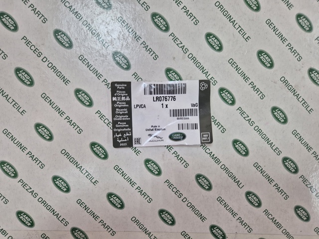 Кронштейн бампера переднего, правый Land Rover LR076776