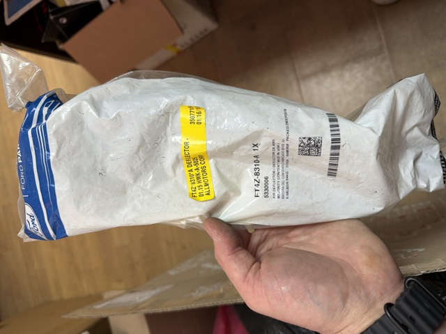 Воздуховод (дефлектор) радиатора правый Ford FT4Z8310A цена, от 5.08 USD
