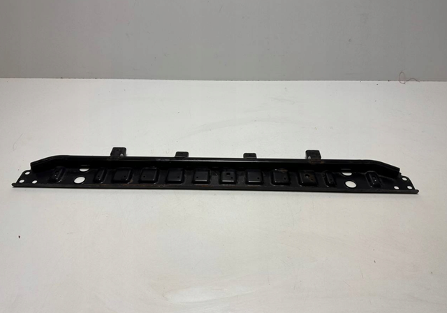 LR060346 Land Rover Кронштейн радиатора нижний