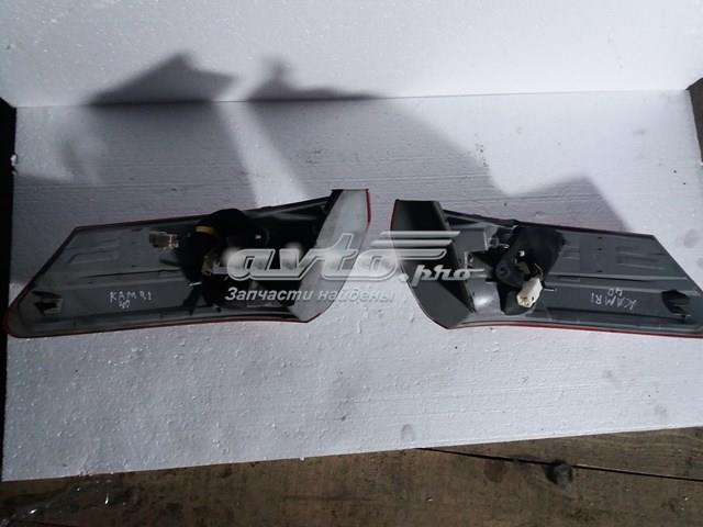 815518Y005 Toyota lanterna traseira direita externa