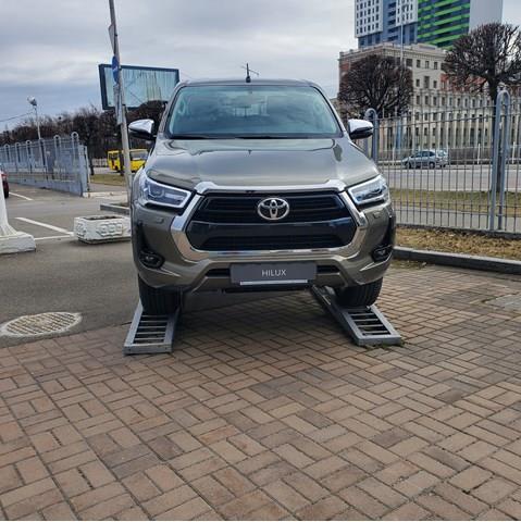 521190M978 Toyota Бампер передний в сборе