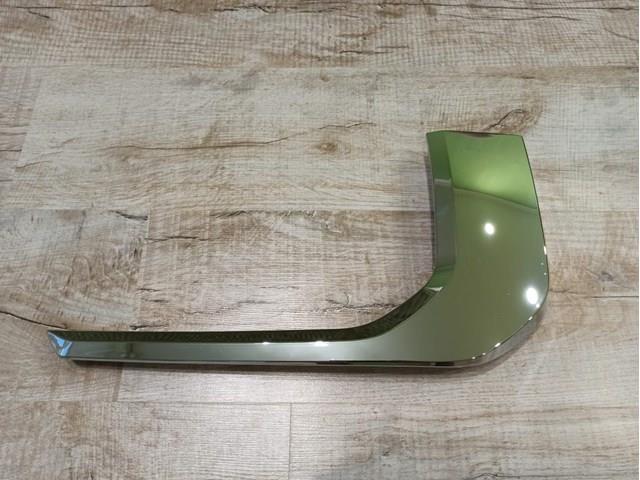 6407A368 Mitsubishi Moldura direita do pára-choque dianteiro